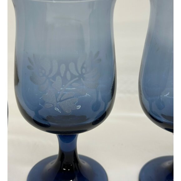 VTG Pfaltzgraff Yorktowne Etched Cobalt Blue Set of 2 Stemmed Wine Glasses 5.5" - Picture 4 of 5